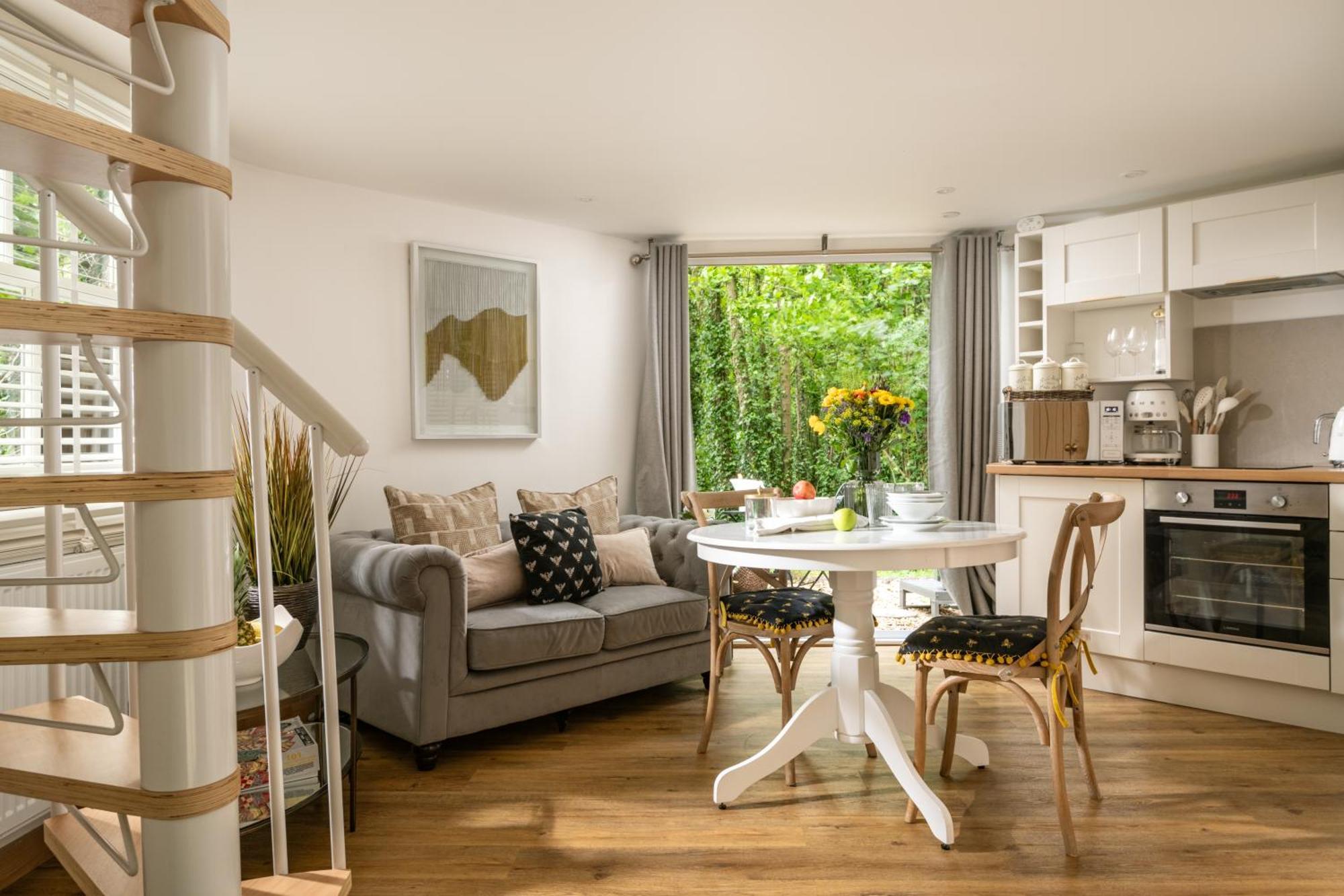 Honeycombe - Treehouse In The Heart Of Dorset Villa แบลนด์ฟอร์ดฟอรัม ภายนอก รูปภาพ