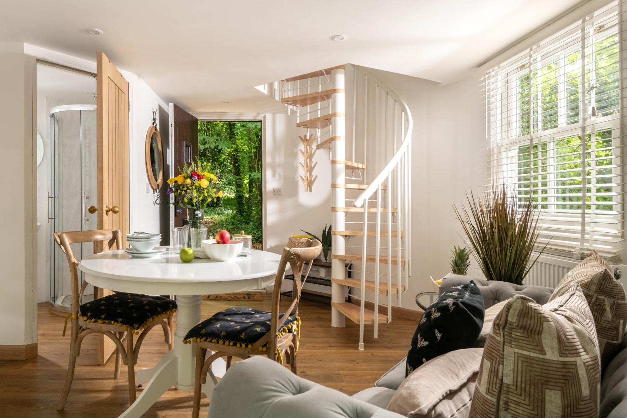 Honeycombe - Treehouse In The Heart Of Dorset Villa แบลนด์ฟอร์ดฟอรัม ภายนอก รูปภาพ