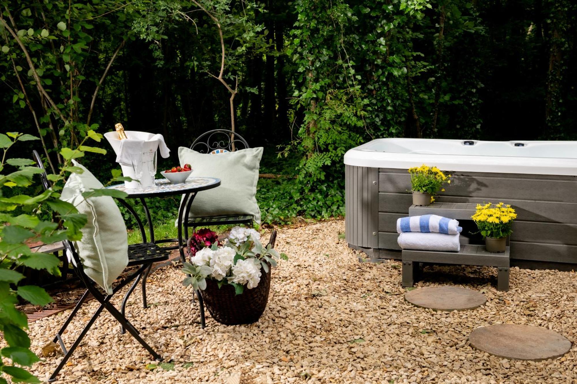 Honeycombe - Treehouse In The Heart Of Dorset Villa แบลนด์ฟอร์ดฟอรัม ภายนอก รูปภาพ