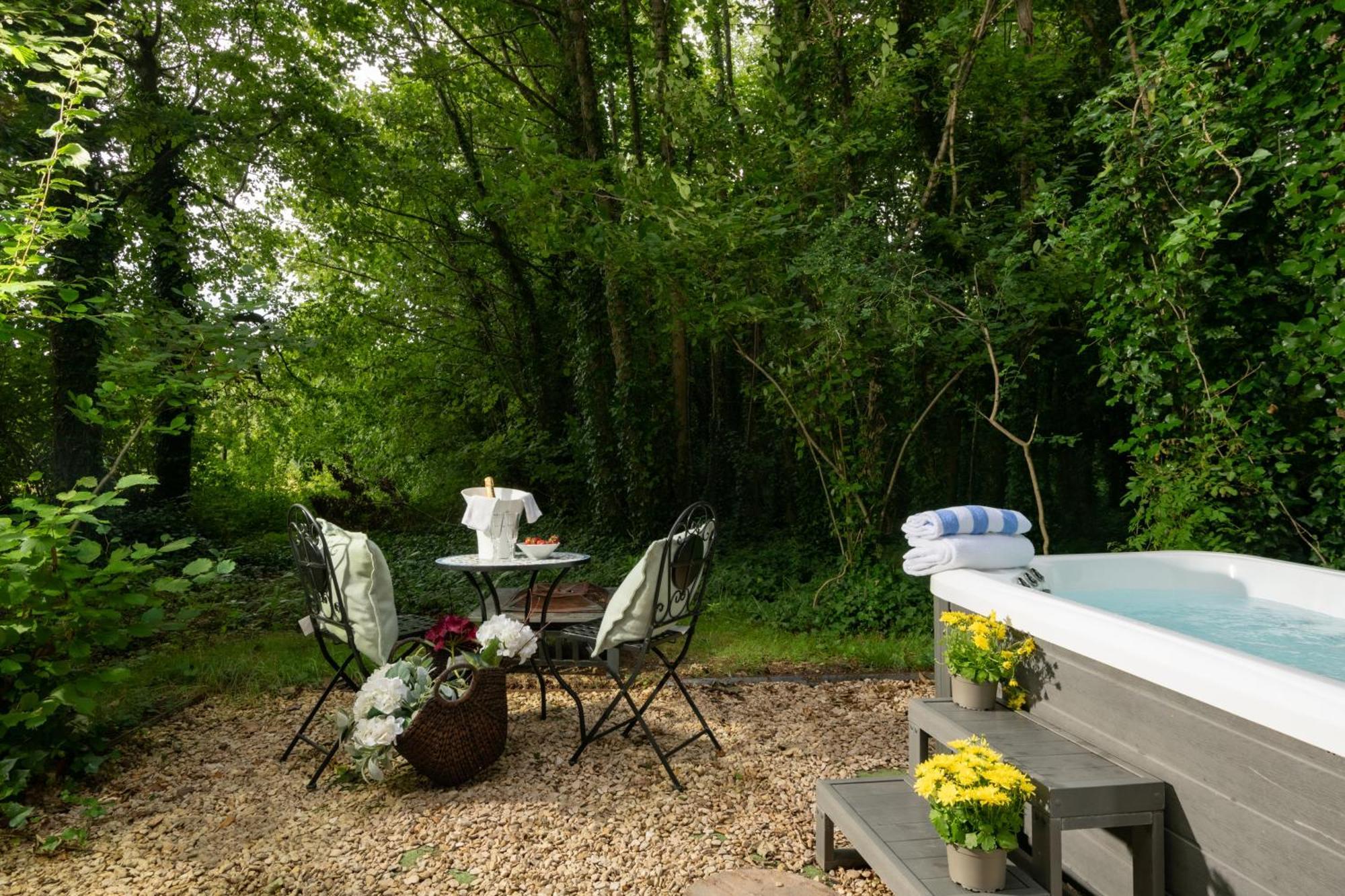 Honeycombe - Treehouse In The Heart Of Dorset Villa แบลนด์ฟอร์ดฟอรัม ภายนอก รูปภาพ